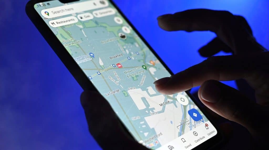 The user shake the Google Maps app on the mobile