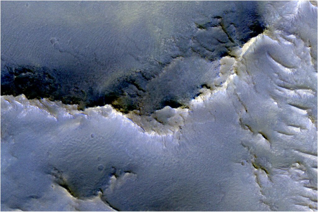 Winding River Crest finds in the region of Noachis Terra, on Mars, which may indicate the presence of water